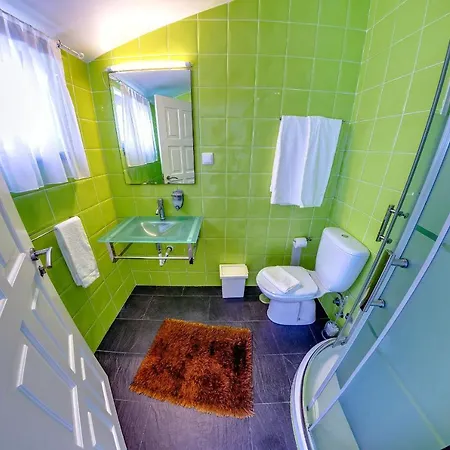 7 Saias Marginal בית הארחה נאזרה