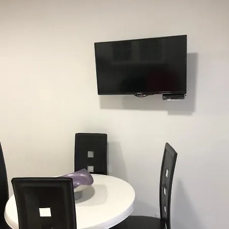 7 Saias Marginal בית הארחה