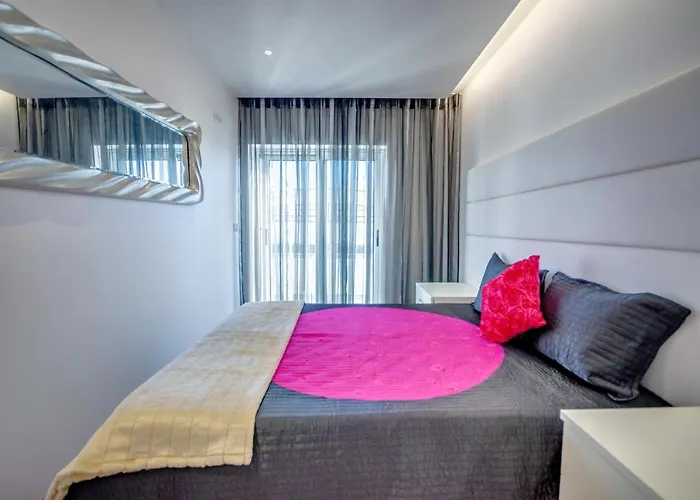 Pensionat 7 Saias Marginal 3*